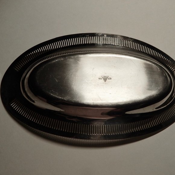 Silver-plate dish bowl with designed edges, about 10x6x1, hallmark, vintage - Picture 3 of 3